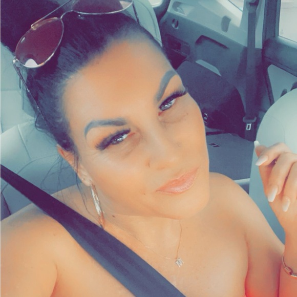 Meet your Posher, Michele - Picture 3 of 6